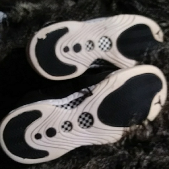 Jordans black &  white in goos used condition - Picture 5 of 6